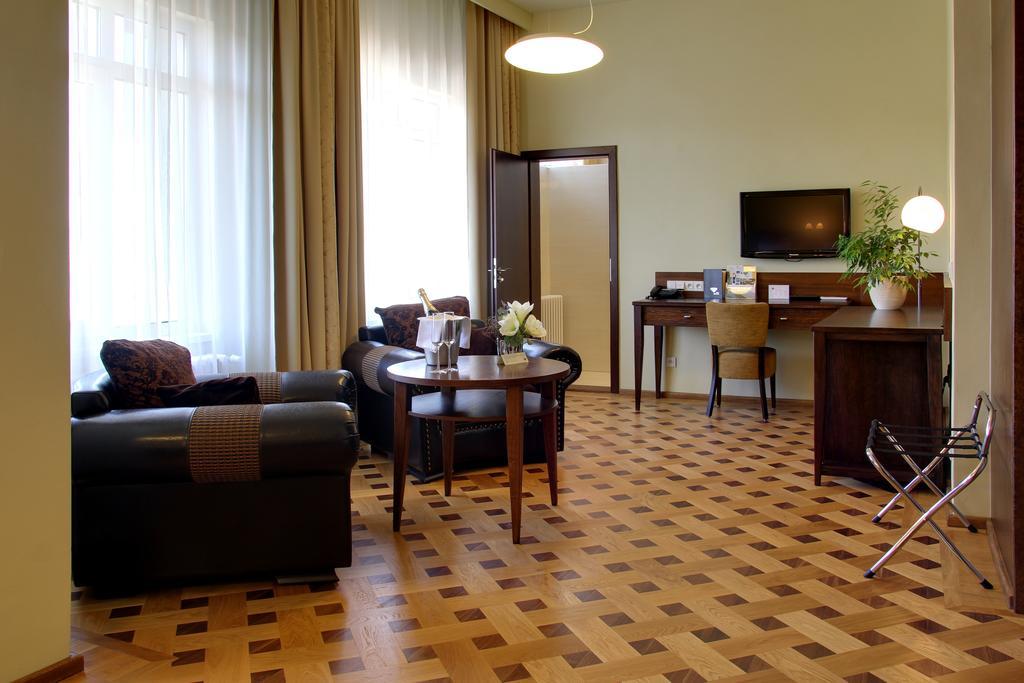 Hotel Baltaci Atrium Zlín Room photo