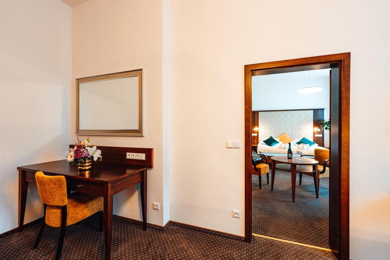 Hotel Baltaci Atrium Zlín Exterior photo